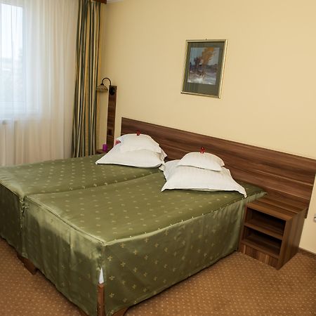 Hotel Lyra Nagyvárad Kültér fotó