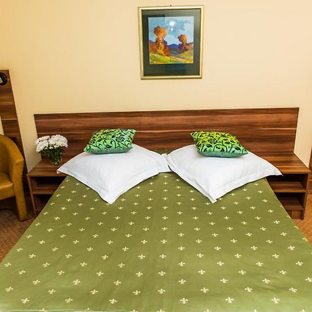 Hotel Lyra Nagyvárad Szoba fotó
