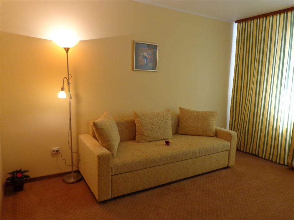 Hotel Lyra Nagyvárad Kültér fotó