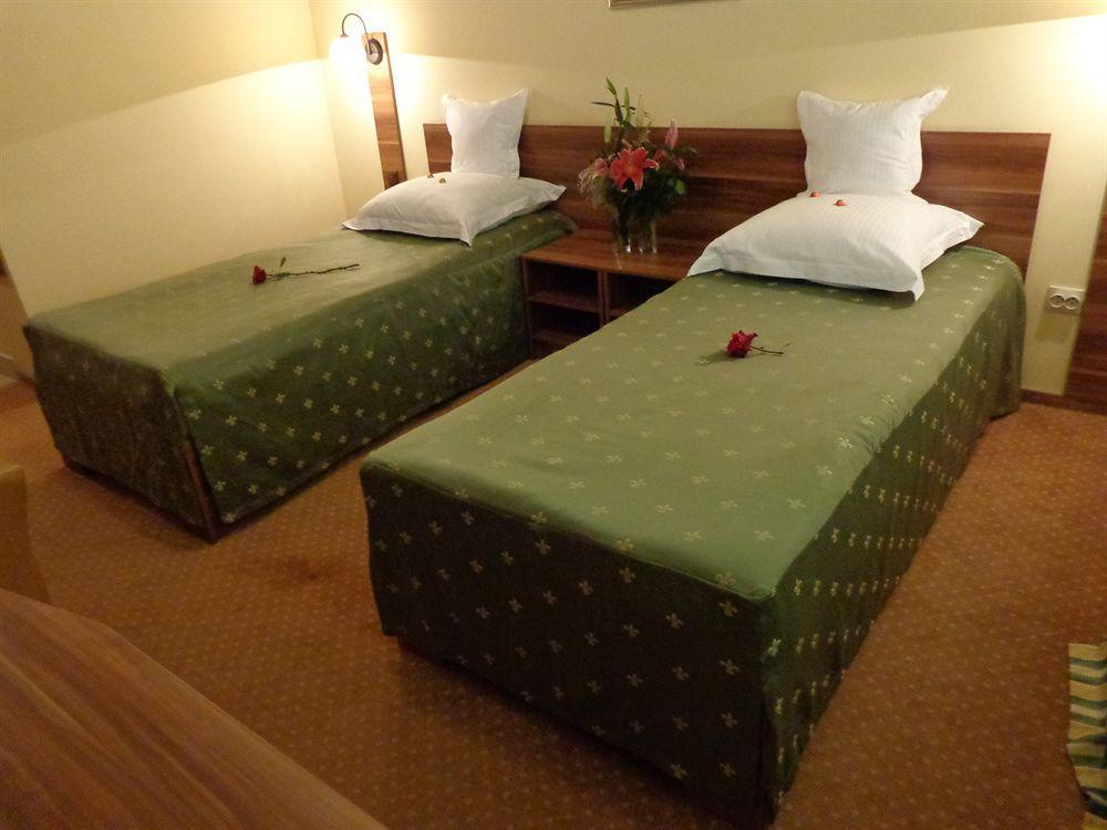 Hotel Lyra Nagyvárad Kültér fotó