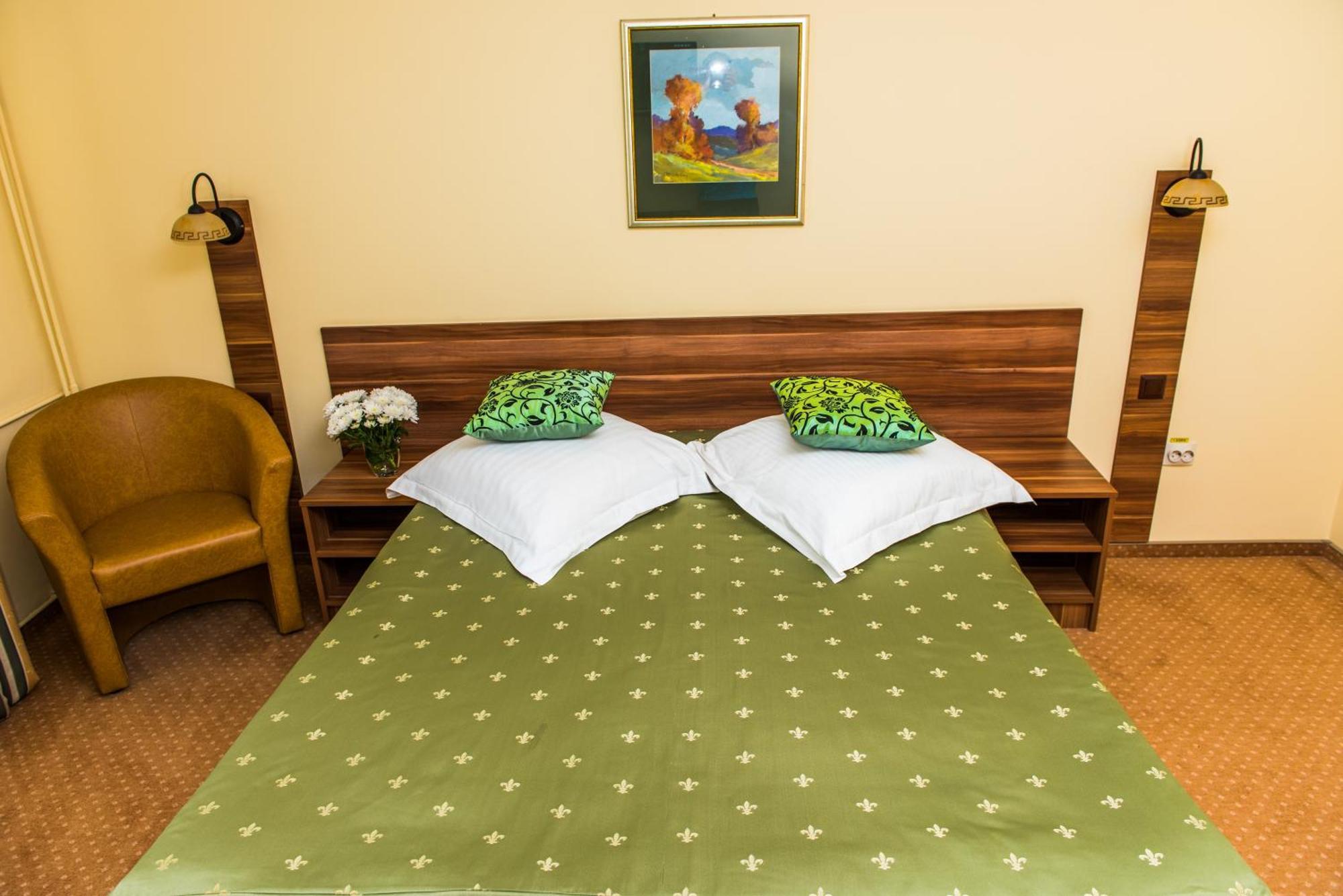Hotel Lyra Nagyvárad Szoba fotó