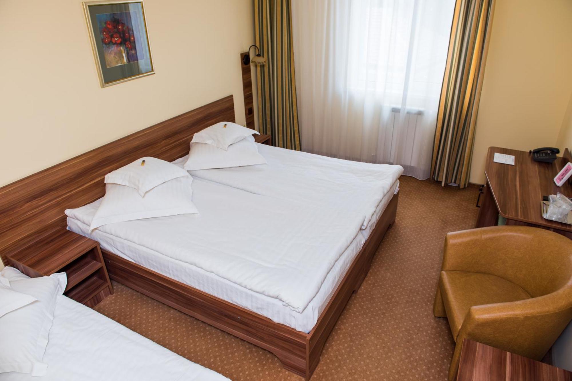 Hotel Lyra Nagyvárad Szoba fotó