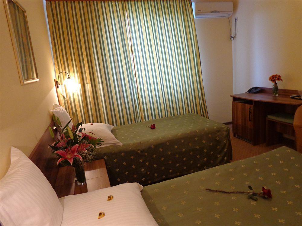 Hotel Lyra Nagyvárad Kültér fotó