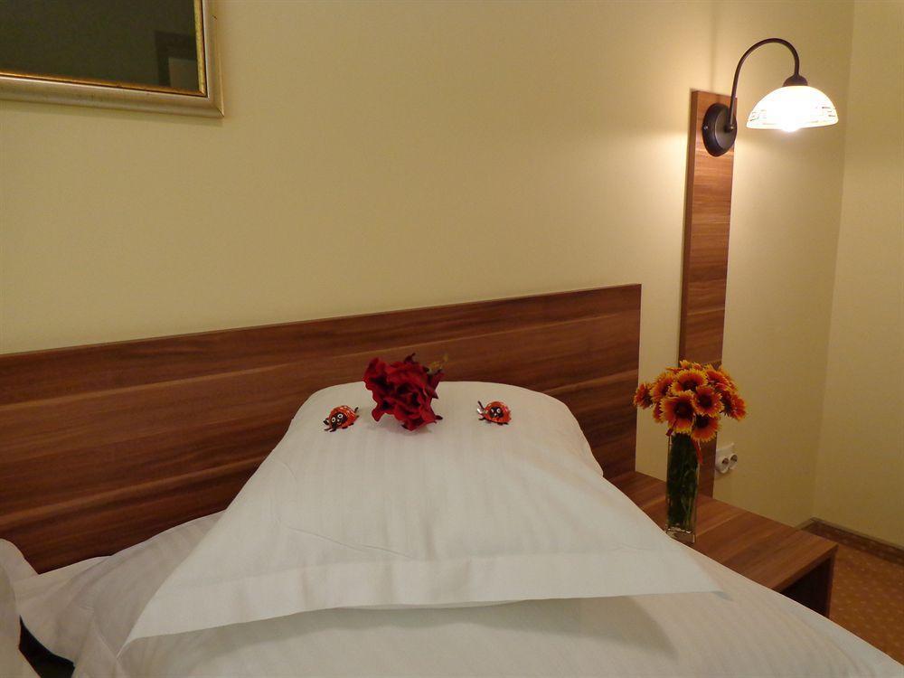 Hotel Lyra Nagyvárad Kültér fotó
