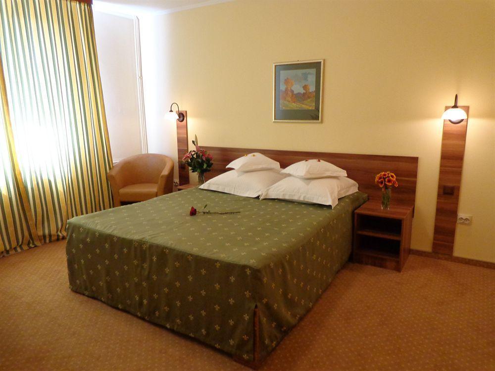 Hotel Lyra Nagyvárad Kültér fotó