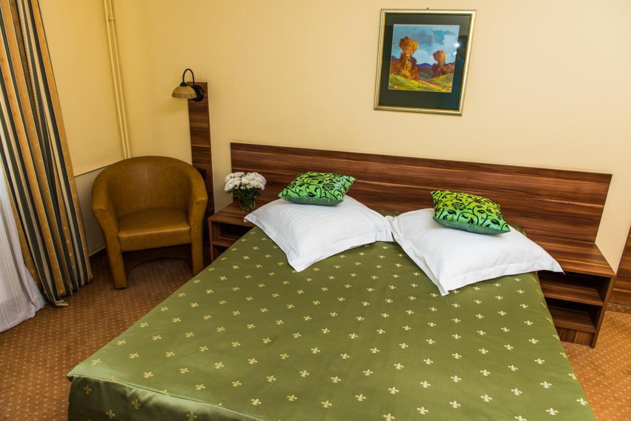 Hotel Lyra Nagyvárad Kültér fotó